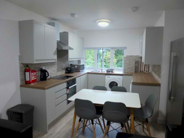 5 Bedroom Flat To Rent In Egerton Road, Fallowfield, M14