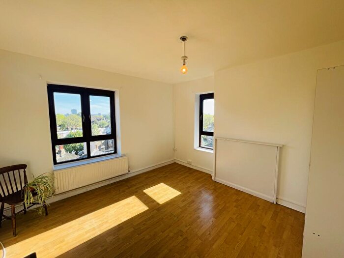 2 Bedroom Flat For Sale In Charnwood Street, London, E5