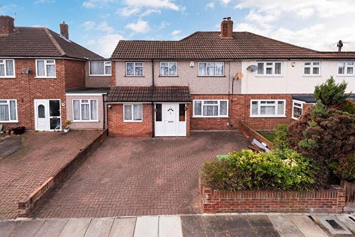 4 Bedroom Semi-Detached House For Sale In Rokesby Close, Welling, DA16