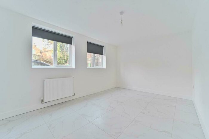 2 Bedroom Flat To Rent In Peckham Rye, Peckham Rye, London, SE15