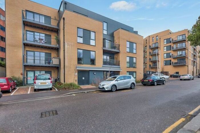 2 Bedroom Flat To Rent In Clarence Avenue, Ilford, IG2