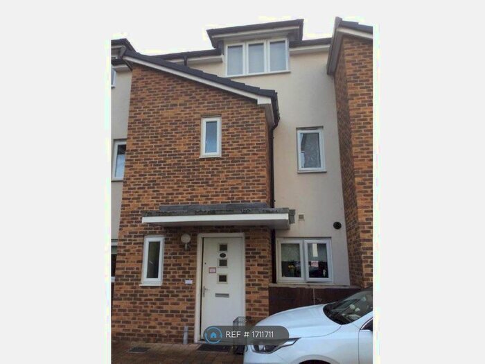 3 Bedroom Terraced House To Rent In Pyle Close, Addlestone, KT15