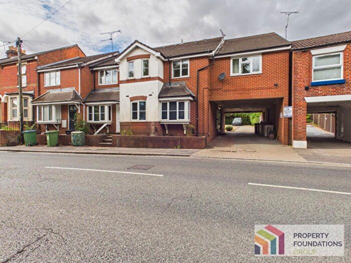 2 Bedroom Flat To Rent In Portswood Road, Kensington Court, SO17