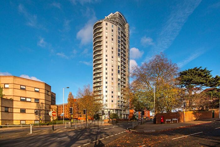 2 Bedroom Flat To Rent In Altyre Road, East Croydon, Croydon, CR0