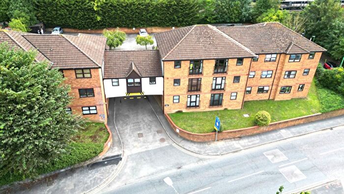 2 Bedroom Flat To Rent In Station Approach, Station Road, Kings Langley, Hertfordshire, WD4