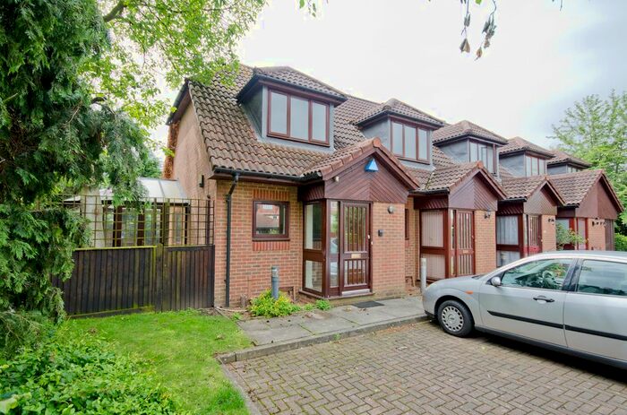 1 Bedroom Semi-Detached House To Rent In Langdale Close, London, SW14