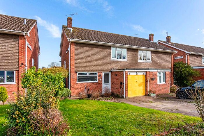 3 Bedroom Semi Detached House For Sale In Southwick Close, Winchester, SO22