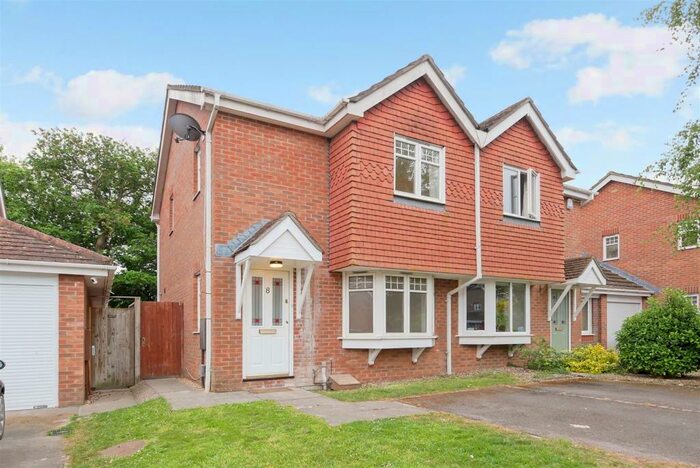 2 Bedroom Semi-Detached House To Rent In Peacock Close, Chichester, PO19