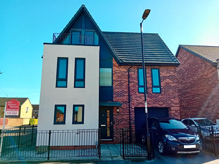 5 Bedroom Detached House For Sale In Heathfield Square, Hull, HU3