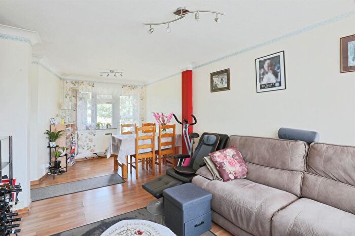 2 Bedroom Flat For Sale In Slade Close, Headington, Oxford, OX3