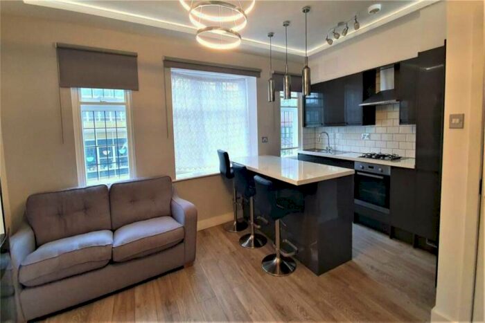 1 Bedroom Flat To Rent In Market Square, Bromley, BR1