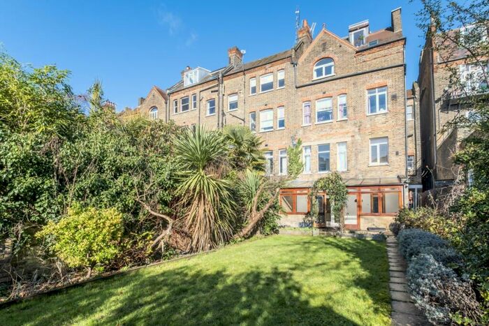 3 Bedroom Flat To Rent In Greencroft Gardens London, NW6