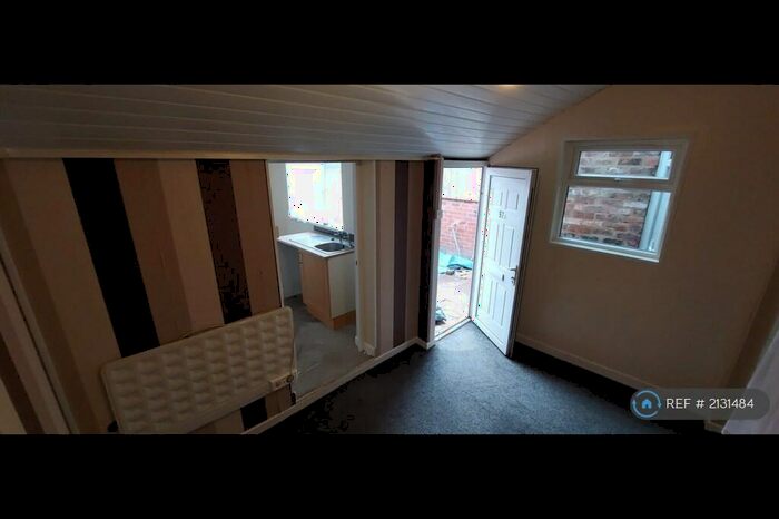1 Bedroom Flat To Rent In Windmill Hill, Halesowen, B63