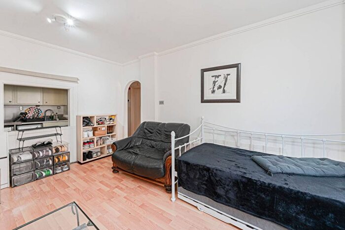 1 Bedroom Flat For Sale In Earls Court Road, Kensington, London, W8