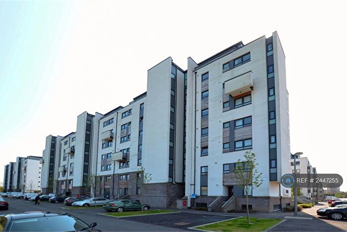 3 Bedroom Flat To Rent In Colonsay View, Edinburgh, EH5