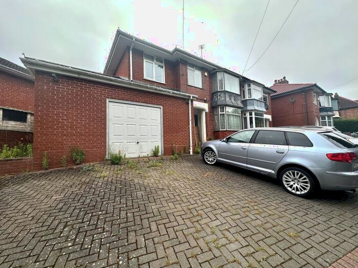 5 Bedroom House To Rent In Garretts Green Lane, Yardley, B26
