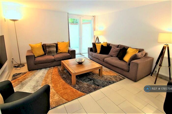 3 Bedroom Maisonette To Rent In Kennington Lane, London, SE11