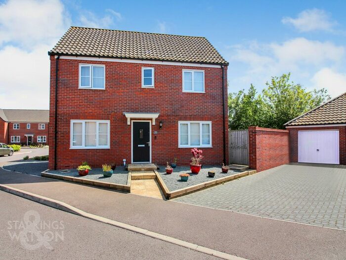 3 Bedroom Detached House For Sale In Shreeve Road, Blofield, Norwich, NR13