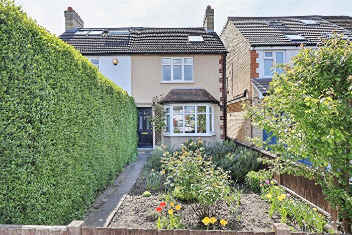 4 Bedroom Semi Detached House For Sale In Arbury Road, Cambridge, CB4