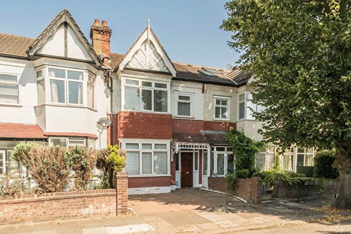 3 Bedroom Property To Rent In Mayfield Avenue, London, W13