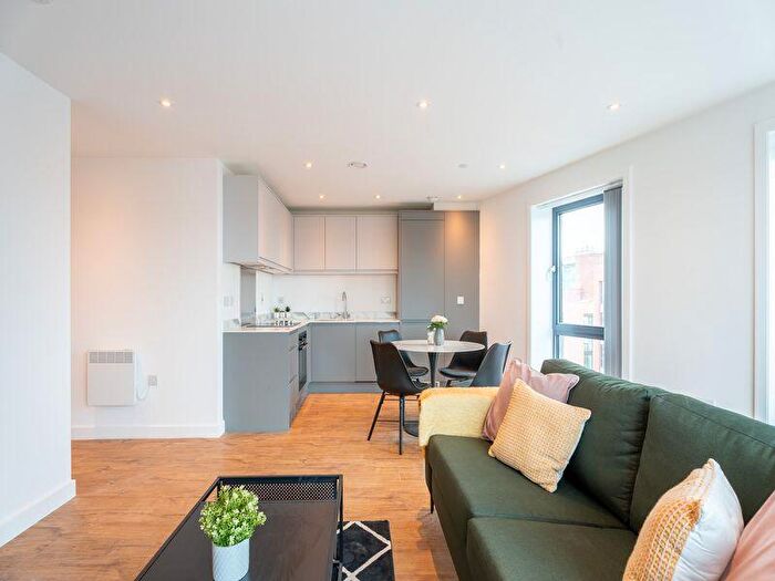 2 Bedroom Apartment To Rent In Phoenix, Saxton Lane, Leeds, LS9