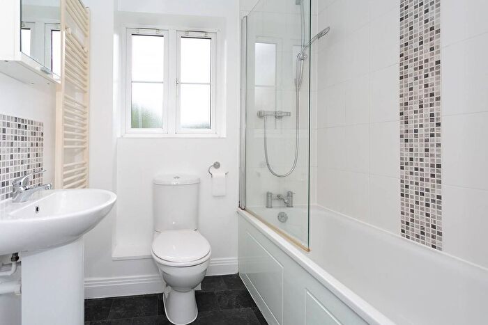 1 Bedroom Flat To Rent In Hollingsworth Mews, Watford, WD25