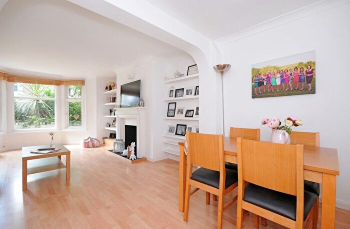 2 Bedroom Flat To Rent In The Grove, London, W5