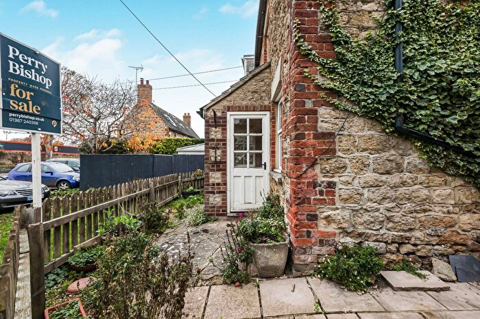 2 Bedroom Semi-detached House For Sale In Lechlade Road, Faringdon, Oxfordshire, SN7