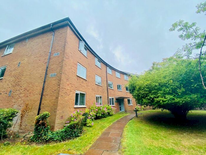 3 Bedroom Apartment To Rent In Radcliffe Road, East Croydon, CR0