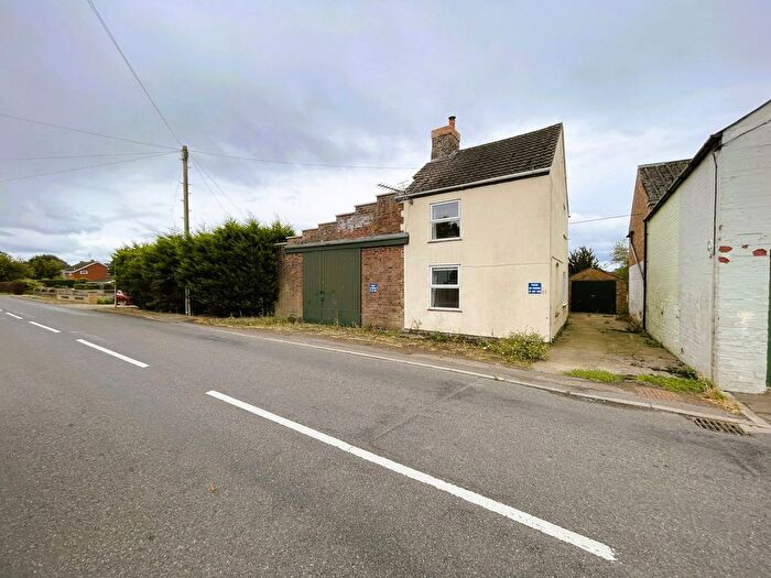 2 Bedroom Detached House For Sale In Chapelgate, Sutton St James, Spalding, PE12