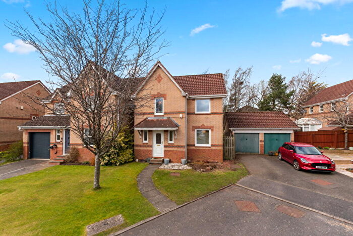 3 Bedroom Detached House For Sale In Cornfield Place, Livingston, EH54