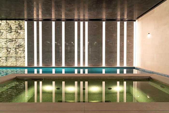 4 Bedroom Flat For Sale In , WC1X