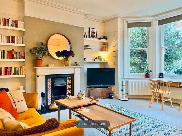 2 Bedroom Flat To Rent In Oval, London, SW9