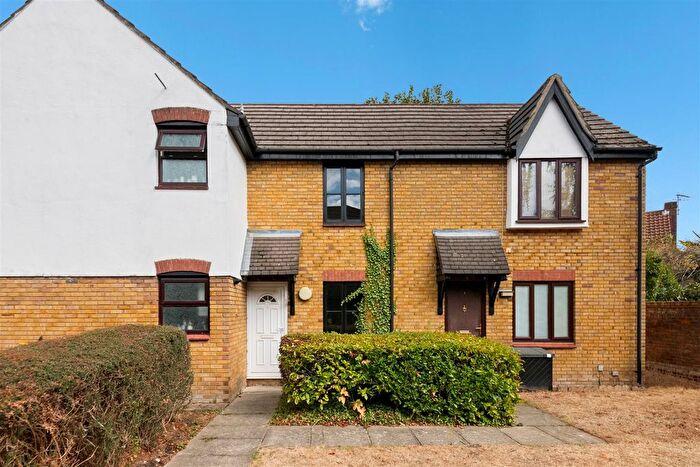 1 Bedroom Terraced House For Sale In Gloxinia Walk, Hampton, TW12