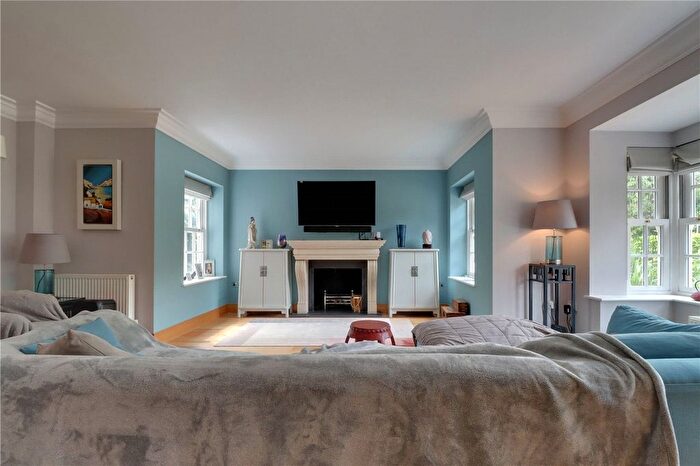 4 Bedroom Detached House For Sale In Spring Road, Harpenden, Hertfordshire, AL5