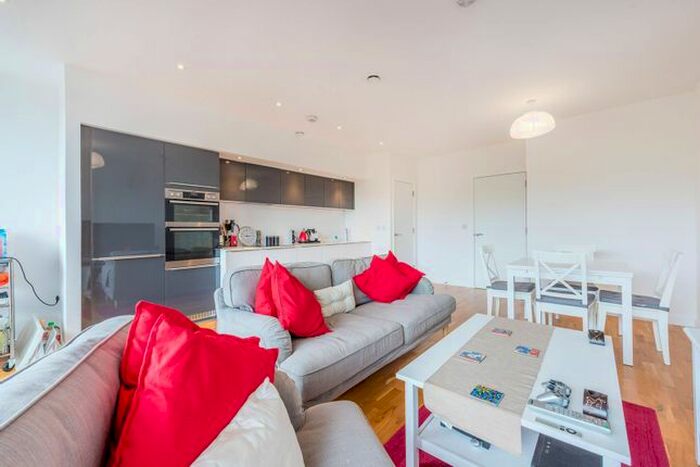2 Bedroom Flat To Rent In Colonial Drive, Chiswick, London, W4