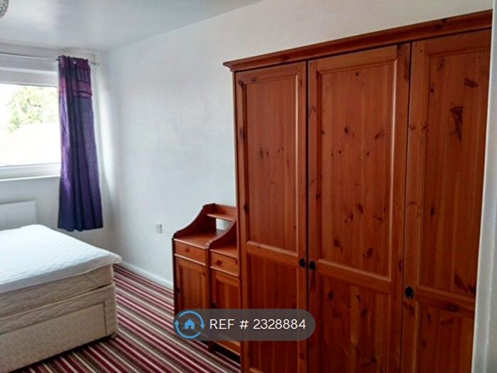 1 Bedroom Flat To Rent In Ongar Way, Rainham, RM13
