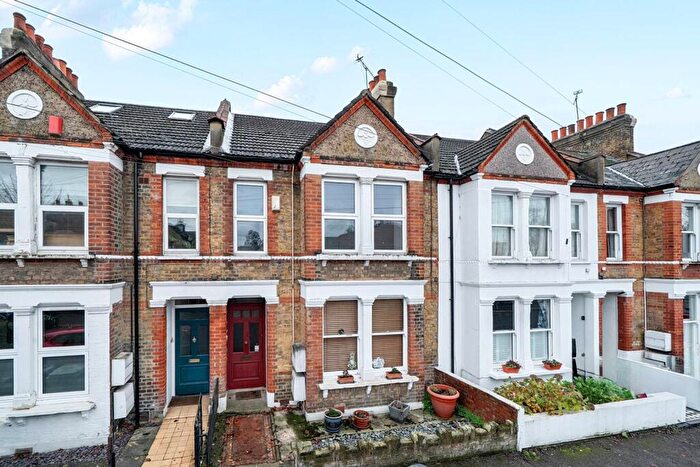 2 Bedroom Flat To Rent In Leahurst Road, Hither Green, London, SE13