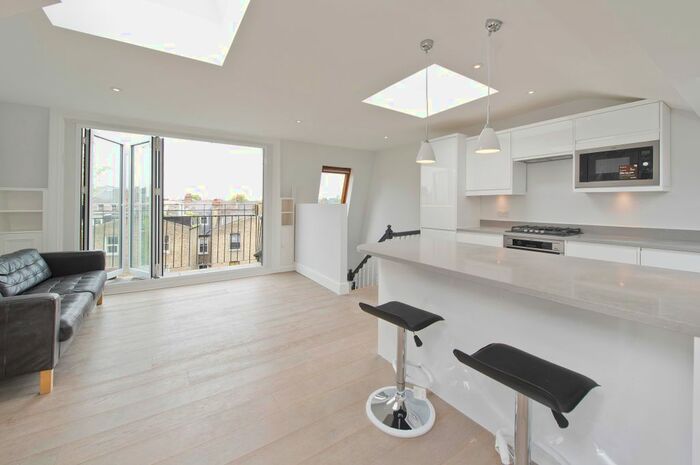 2 Bedroom Flat To Rent In Frithville Gardens, London, W12