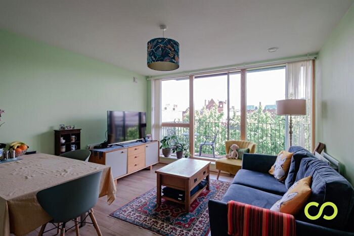 1 Bedroom Flat To Rent In Compton House, Sussex Way, London, N7