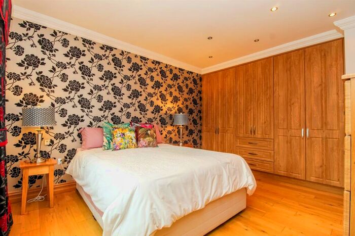 4 Bedroom Detached House For Sale In Watering Meadow, Morley, Leeds, LS27