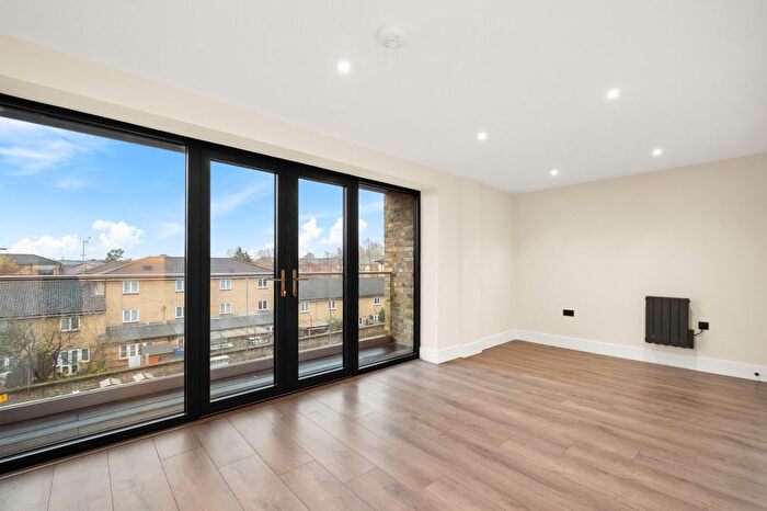 2 Bedroom Flat To Rent In Glebe Road, Islington, E8