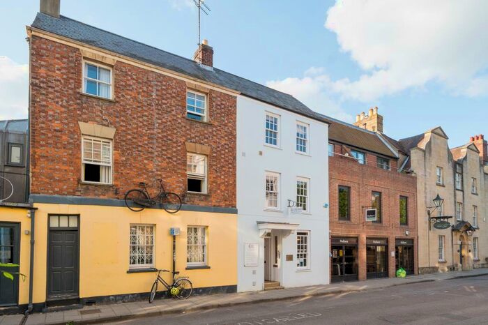 3 Bedroom Apartment To Rent In St. Michaels Street, Oxford, OX1