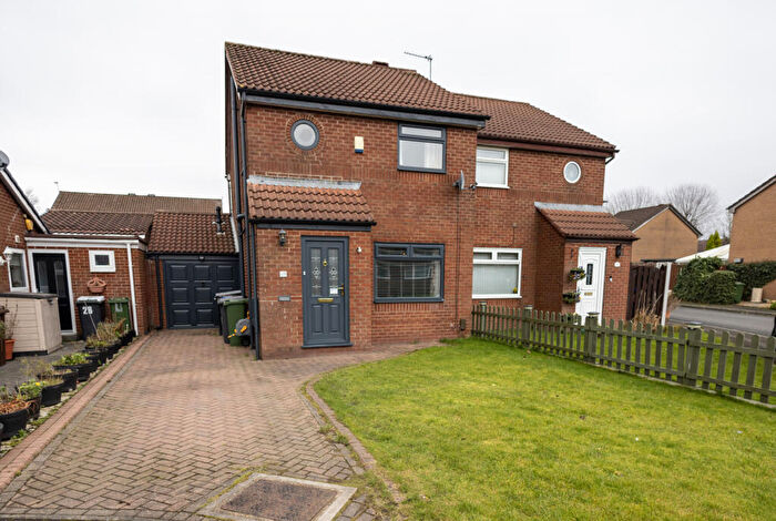 3 Bedroom Semi Detached House For Sale In The Hawthorns, Audenshaw, M34