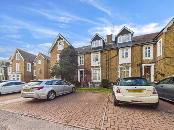1 Bedroom Apartment For Sale In Upton Park, Slough, Berkshire, SL1