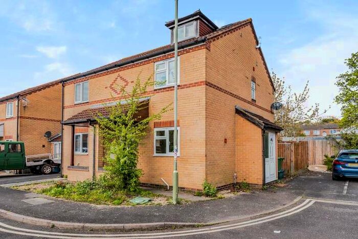 3 Bedroom Semi-Detached House To Rent In Blackstock Close, Headington, OX3