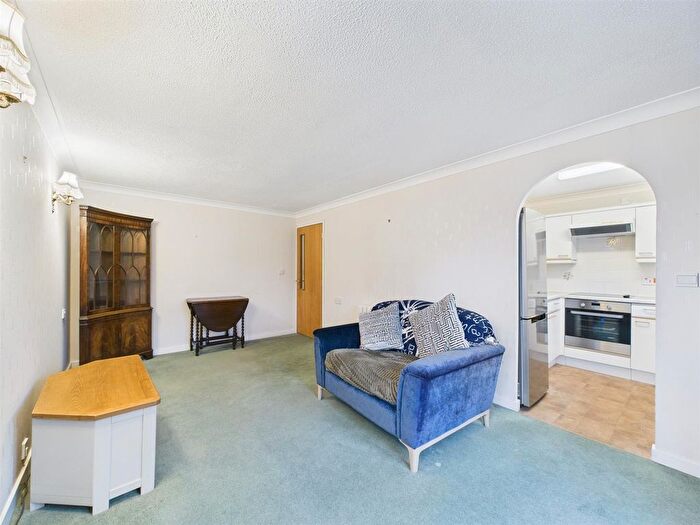 1 Bedroom Flat For Sale In Flat Millburn Court, Windsor Terrace, Perth, PH2