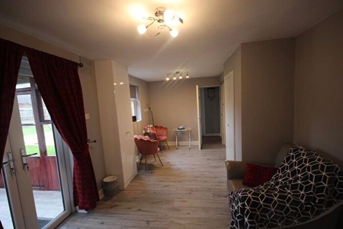 4 Bedroom House To Rent In Dawesmoor Close, Slough, SL2