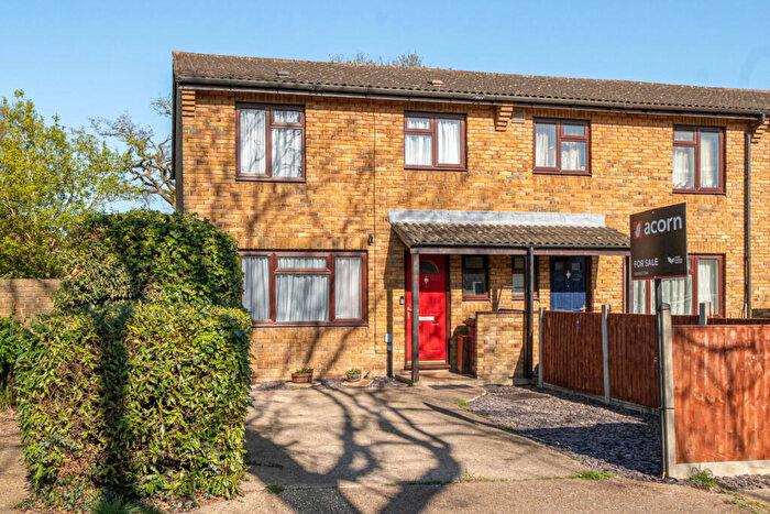 3 Bedroom End Of Terrace House For Sale In Melrose Close, London, SE12