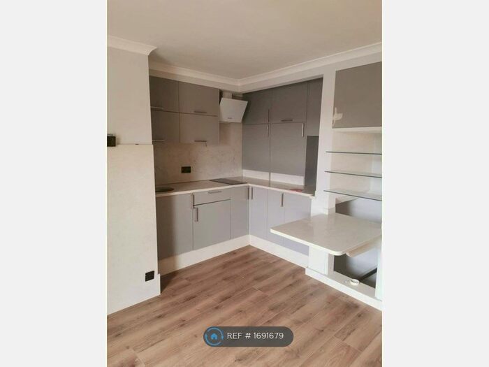 2 Bedroom Maisonette To Rent In Bryant Road Rochester, Rochester, ME2